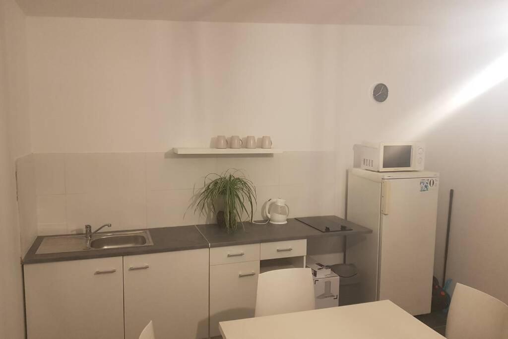 petite maison au calme Apartment Macey  Exterior foto